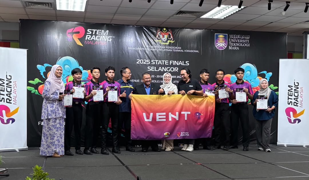 The VENTO team holding their flag with certificates at the Selangor State Finals